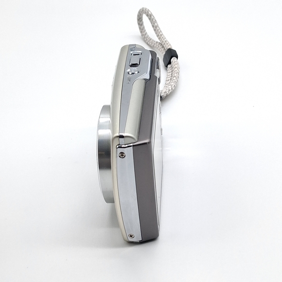 Olympus Stylus m830 8MP Digital Camera Silver 5x Optical Zoom - Picture 3 of 8